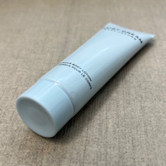 🌼 Marc Jacobs Daisy Dream Luminous body lotion (30 ml) - Picture 4 of 4